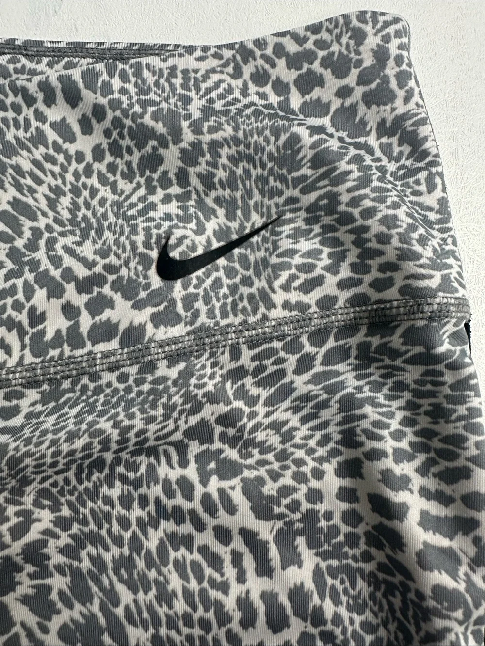 Nike women’s XL dry fit high waist grey leopard print pull on active leggings